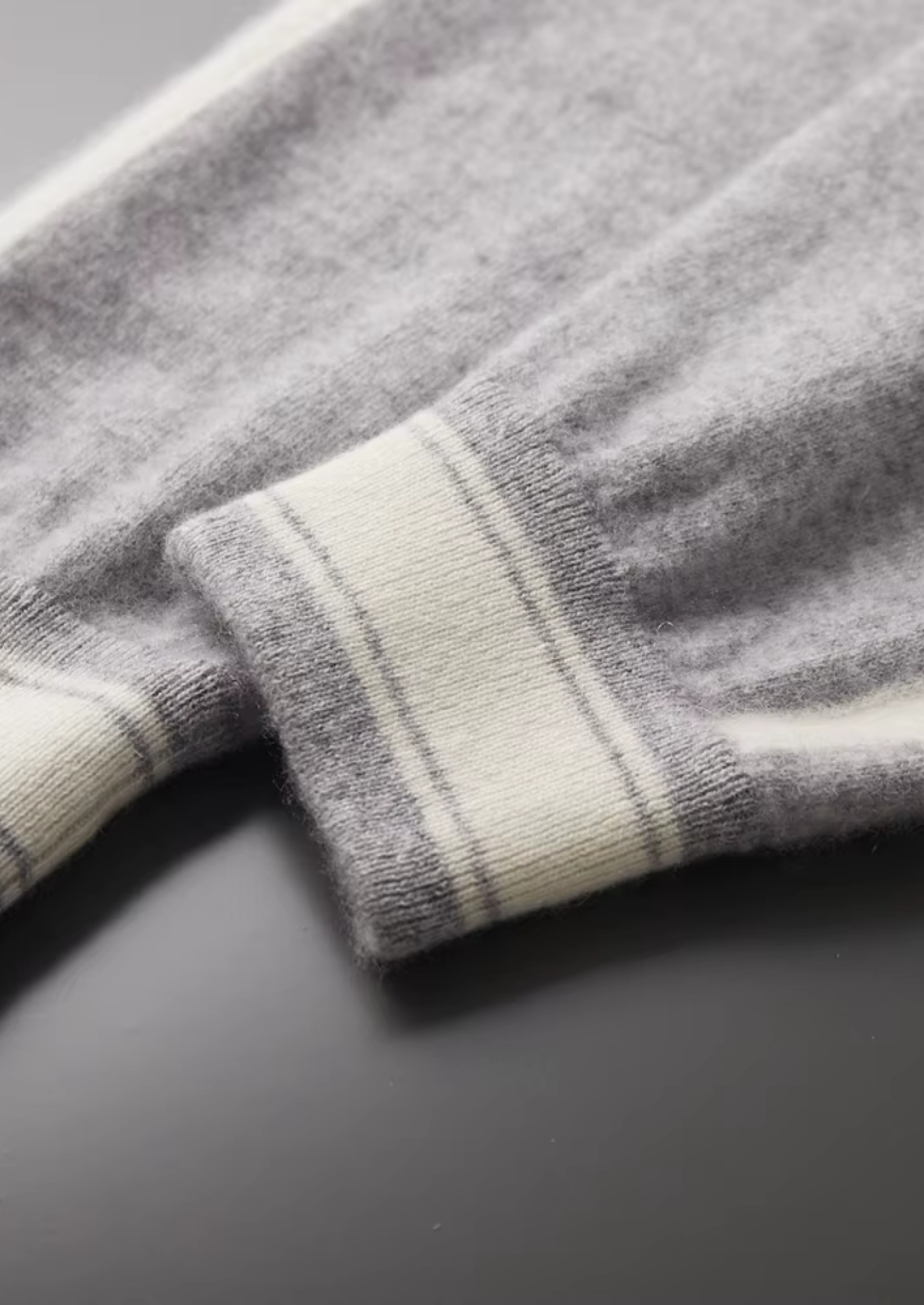 ENSEMBLE DE LOISIRS EN CACHEMIRE DE PREMIÈRE QUALITÉ